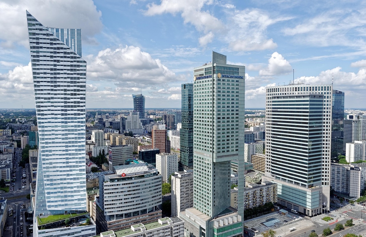 découvrez le métier de commercial : missions, compétences clés, formations requises et conseils pour réussir dans la prospection et la vente de produits ou services.